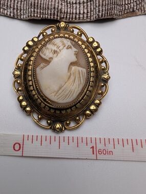 Vintage Hand Carved Cameo Brooch / Pendant in Gold-filled with Cream Cameo